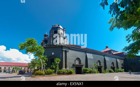 Naga Cathédrale Métropolitaine, la plus vieille cathédrale de l'ensemble le sud de Luzon. Il a été construit en 1573, et a été inauguré en 1575 Banque D'Images