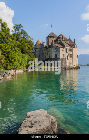 Veytaux, Canton de Vaud, Suisse. Château de Chillon sur les rives du lac de Genève (Lac Léman). Banque D'Images