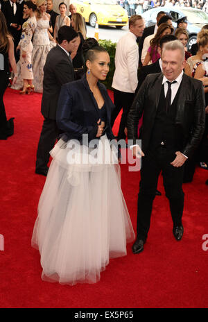 2015 - Gala a rencontré avec des arrivées : Alicia Keys, invité Où : New York City, New York, United States Quand : 04 mai 2015 C Banque D'Images