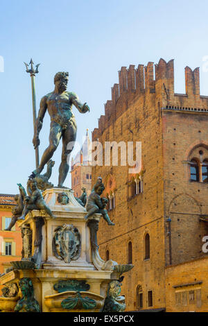 Bologne, Emilie-Romagne, Italie. Fontana di Nettuno, ou fontaine de Neptune de la Piazza del Nettuno. La fontaine date du milieu- Banque D'Images