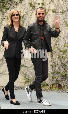 Los Angeles, Californie, USA. 7 juillet, 2015. Ringo Starr, Barbara Bach assistant à la paix et d'amour sur salue le 75e anniversaire de Ringo Starr a tenu à La Capitale Records Tower à Hollywood, Californie Crédit : D. Long/Globe Photos/ZUMA/Alamy Fil Live News Banque D'Images