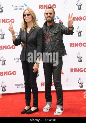 Los Angeles, Californie, USA. 7 juillet, 2015. Ringo Starr, Barbara Bach assistant à la paix et d'amour sur salue le 75e anniversaire de Ringo Starr a tenu à La Capitale Records Tower à Hollywood, Californie Crédit : D. Long/Globe Photos/ZUMA/Alamy Fil Live News Banque D'Images