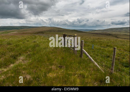 Clôture du bassin versant le chemin Greenbank Bowland est tombé Banque D'Images