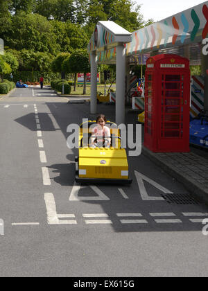 L'École de conduite de la ville Lego à Legoland Windsor, Angleterre Banque D'Images