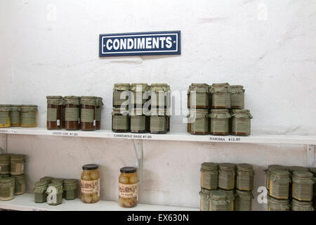 Y compris les condiments confiture d'oignons à la vente à l'intérieur d'un magasin traditionnel de confitures et condiments,Berrima en Nouvelle Galles du Sud, Australie Banque D'Images