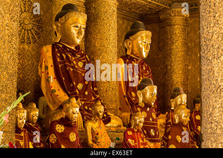 Statues de Bouddha de la pagode Shwedagon à Yangon, Myanmar, Banque D'Images