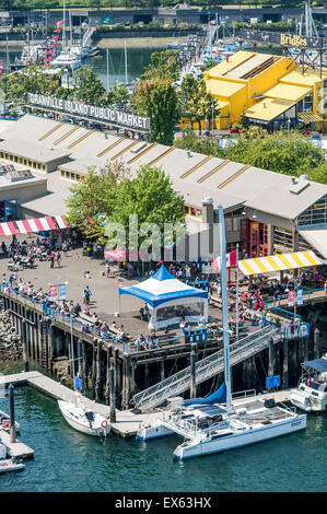 Catamaran solaire mer aérienne amarrée à Granville Island, Vancouver, British Columbia, Canada Banque D'Images