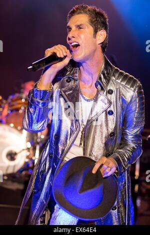 Milwaukee, Wisconsin, États-Unis. 4 juillet, 2015. PERRY FARRELL chanteur de Jane's Addiction il se produit sur la scène du Festival de musique Summerfest à Milwaukee, Wisconsin © Daniel DeSlover/ZUMA/Alamy Fil Live News Banque D'Images