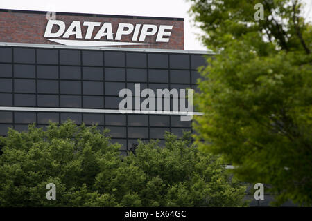 Un logo affiche à l'extérieur d'un immeuble de bureaux occupé par Datapipe à Reston, en Virginie. Banque D'Images