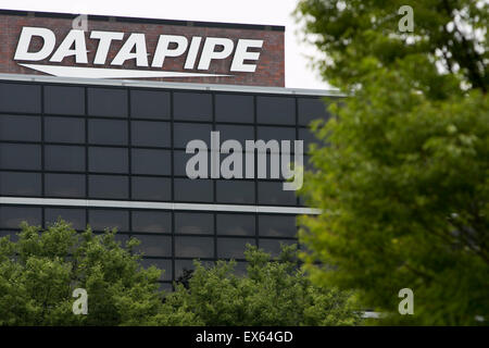 Un logo affiche à l'extérieur d'un immeuble de bureaux occupé par Datapipe à Reston, en Virginie. Banque D'Images