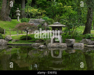 Jardin de Kyoto, Holland Park, Londres, Angleterre. Banque D'Images