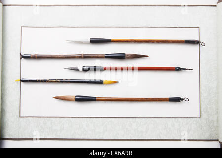 La vie toujours faire défiler et pinceau de calligraphie Banque D'Images