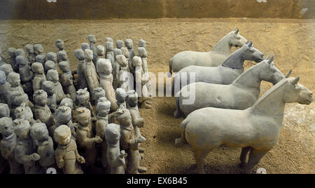 Des soldats et des chevaux en terre cuite de la dynastie des Han à Xuzhou, Jiangsu Province, China. Banque D'Images