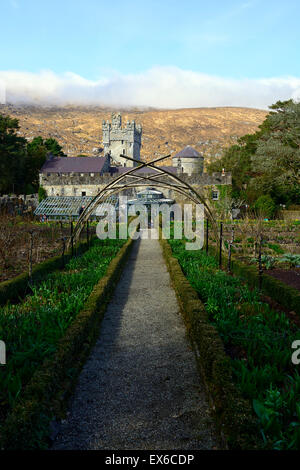 Château de Glenveagh National Park Donegal walled garden scenery paysage pittoresque tourisme donnent sur RM vue Irlande Banque D'Images