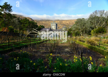 Château de Glenveagh National Park Donegal walled garden scenery paysage pittoresque tourisme donnent sur RM vue Irlande Banque D'Images