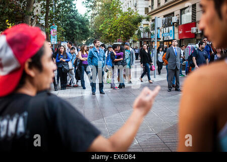 Scène de rue, dans le Paseo Ahumada. Santiago. Le Chili. Banque D'Images