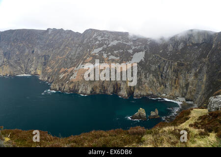 Slieve League falaises sud-ouest de Donegal seascape paysage plus haute chute en Europe 600m vue sur l'océan Atlantique RM L'Irlande Banque D'Images