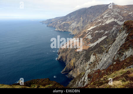 Slieve League falaises sud-ouest de Donegal seascape paysage plus haute chute en Europe 600m vue sur l'océan Atlantique RM L'Irlande Banque D'Images