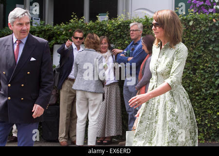 Wimbledon London,UK. 8e juillet 2015. Michael et Carole Middleton profils têtes arrivent à l'au jour 9 de la Tennis de WImbledon 2015 : Crédit amer ghazzal/Alamy Live News Banque D'Images