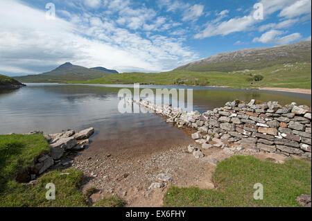 La montagne Quinag à Sutherland administré par le John Muir Trust, du Loch Assynt dans les Highlands écossais, SCO 9917. Banque D'Images