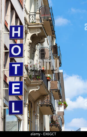 Hotel sign in European city Banque D'Images