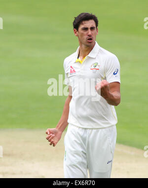 Cardiff, Pays de Galles. 08 juillet, 2015. Mitchell Starc de l'Australie célèbre en tenant le wicket de Ian Bell de l'Angleterre au cours de la première journée du premier test-match 1ère Investec Cendres, au rez-de Swalec SSE Le 08 juillet 2015 à Cardiff, Pays de Galles. Credit : Mitchell Gunn/ESPA/Alamy Live News Banque D'Images