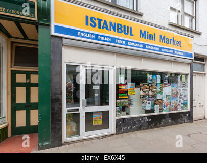 'Istanbul' mini supermarché en Leominster de vente de divers aliments de l'Europe de l'Est Banque D'Images