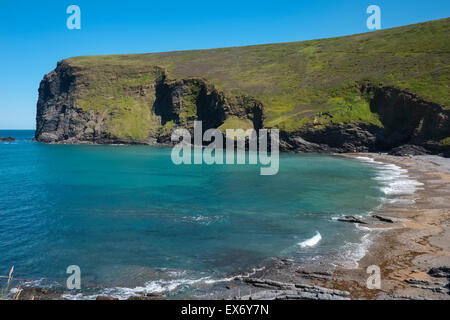 Crackington Haven sur la côte de Cornouailles, Cornwall, England, UK Banque D'Images