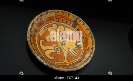 Mayan plaque en céramique décoré d'un oiseau mythologique. Le Mexique annonce 900 Banque D'Images
