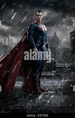 Superman Batman v Dawn of Justice est un film de super-héros américain à venir en vedette les personnages de DC Comics Batman et Superman. Cette photo est pour un usage éditorial uniquement et est l'auteur de la société film et/ou le photographe attribué par le film ou la société de production et ne peut être reproduite que par des publications dans le cadre de la promotion du film ci-dessus. Un crédit obligatoire pour l'entreprise de film est nécessaire. Le photographe devrait également être portés lorsqu'il est connu. Banque D'Images