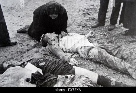 Le 2 novembre, 1937 Légion Condor attaque sur Lleida (Lérida) en Espagne, pendant la guerre civile espagnole. Le 2 novembre, 1937 les attaques contre la légion Condor Lleida est devenu particulièrement célèbre depuis qu'ils étaient destinés à l'école connue sous le nom de l'escolier Liceu de Lleida. Banque D'Images