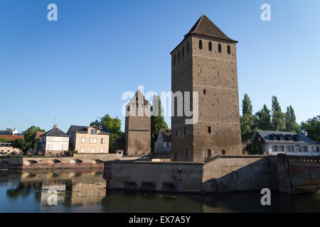 Tôt le matin, à Les Ponts Couverts, Strasbourg Banque D'Images