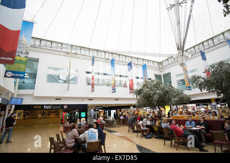 Intérieur de la terminal Eurotunnel de Folkestone, England Banque D'Images