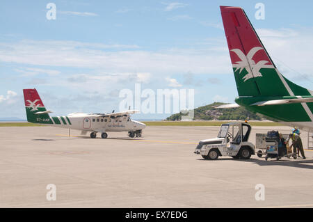 Avion à l'aéroport, l'île de Mahé, de l'Océan Indien, les Seychelles Banque D'Images