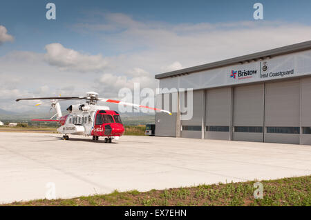 8 juillet 2015, Caernarfon, Gwynedd, Pays de Galles, Royaume-Uni. Le Maritime Coastguard Agency a officiellement ouvert son service de recherche et sauvetage à aujourd'hui, Caernarfon avec Sikorsky S92 hélicoptères exploités par Bristow qui remplacent les Sea King de la vallée de l'Escadron de la RAF 22. Crédit : Michael Gibson/Alamy Live News Banque D'Images