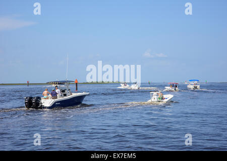 Nombre de bateaux de plaisance sur la rivière, Steimnhatchee Steinhatchee, FL Banque D'Images