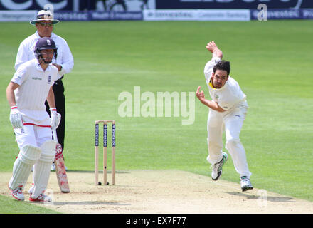 CARDIFF, WALES - Juillet 08 : Mitchell Johnson, de l'Australie bowling pendant le premier jour de la première 1ère Investec Cendres test match, à l'ESS au sol Swalec le 08 juillet 2015 à Cardiff, Pays de Galles. (Photo de Mitchell Gunn/ESPA) *** légende locale *** Mitchell Johnson Banque D'Images