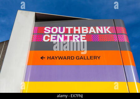 Londres, UK - 6 juillet 2015 : un signe pour le Southbank Centre et la Hayward Gallery de Londres, le 6 juillet 2015. Banque D'Images