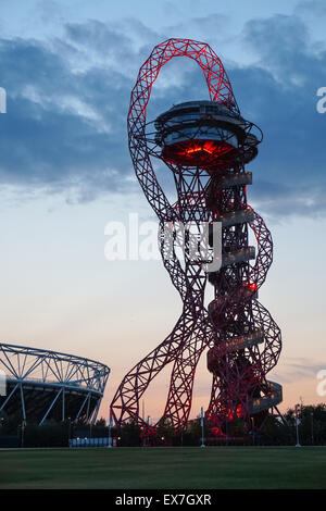 ArcelorMittal Orbit sculpture au coucher du soleil, Londres Angleterre Royaume-Uni UK Banque D'Images