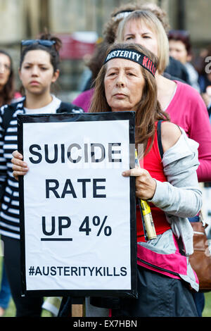 Bristol, Royaume-Uni. 08 juillet, 2015. Un manifestant est représenté portant une étiquette d'austérité anti austérité lors d'une manifestation à Bristol, ce qui a eu lieu après que le chancelier George Osborne a présenté son budget. Credit : lynchpics/Alamy Live News Banque D'Images
