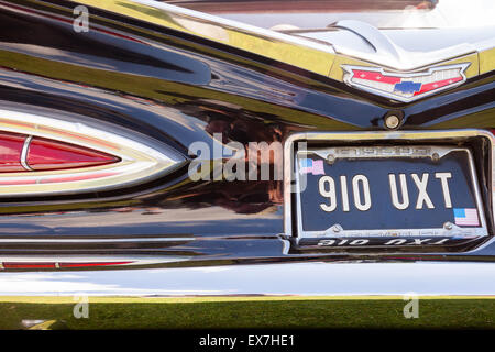 Gros plan d'une voiture américaine classique montrant le feu arrière et le chrome quel Banque D'Images