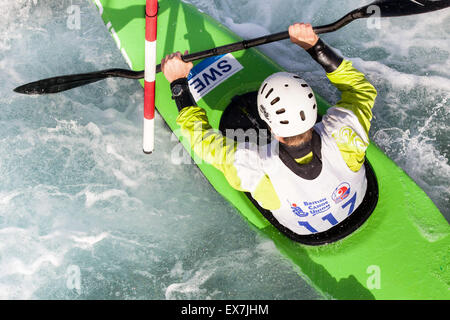 LEE VALLEY, ANGLETERRE - British Open 2013, en Slalom à Lee Valley White Water Centre le 3 novembre 2013. Banque D'Images
