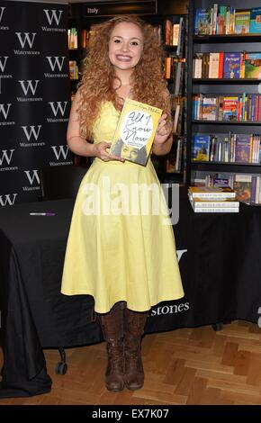 Carrie Hope Fletcher livre signature à Waterstones, Piccadilly comprend : Carrie Hope Fletcher Où : London, Royaume-Uni Quand : 07 mai 2015 Banque D'Images