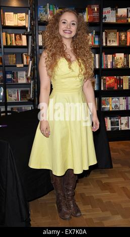 Carrie Hope Fletcher livre signature à Waterstones, Piccadilly comprend : Carrie Hope Fletcher Où : London, Royaume-Uni Quand : 07 mai 2015 Banque D'Images