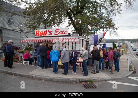 Red's Eats à Wiscasset, Maine, États-Unis, est connu pour ses petits pains au homard. Banque D'Images