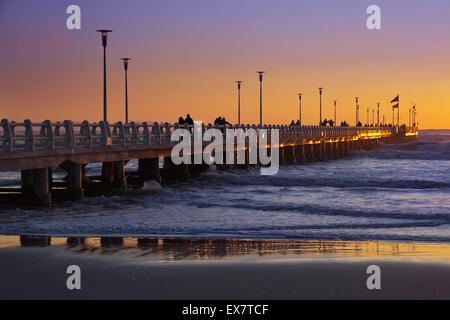 Forte dei Marmi's pier au coucher du soleil dans une belle journée claire Banque D'Images