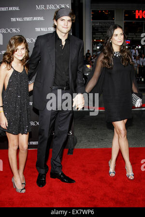 Tallulah Belle Willis, Ashton Kutcher et Demi Moore au Los Angeles Premiere de 'Mr. Brooks'. Banque D'Images