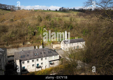 Le Derbyshire, hameau de Litton Mill et la campagne du Derbyshire Peak District en Angleterre Banque D'Images