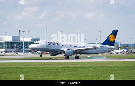 Lufthansa-Airbus «Fulda', tapez une320-214, numéro d'enregistrement D-AIZF, à l'atterrissage à l'aéroport de Munich, Munich, Haute-Bavière, Bavière Banque D'Images