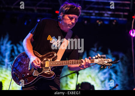 Milan Italie. 08 juillet 2015. Le chanteur/compositeur John Hiatt effectue live au CarroPonte au cours de la 'Bloom dans le Blues Festival d' Credit : Rodolfo Sassano/Alamy Live News Banque D'Images